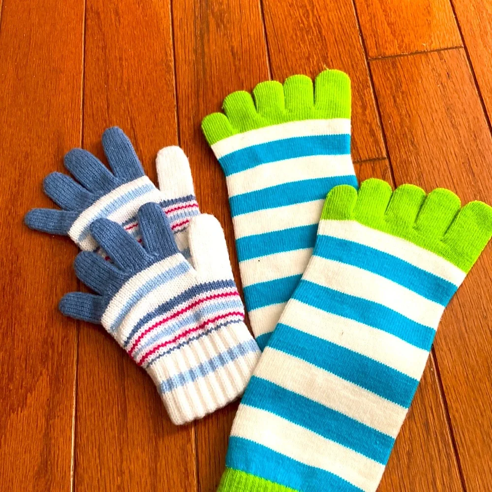 NEW 2 pairs kids gloves. New never worn